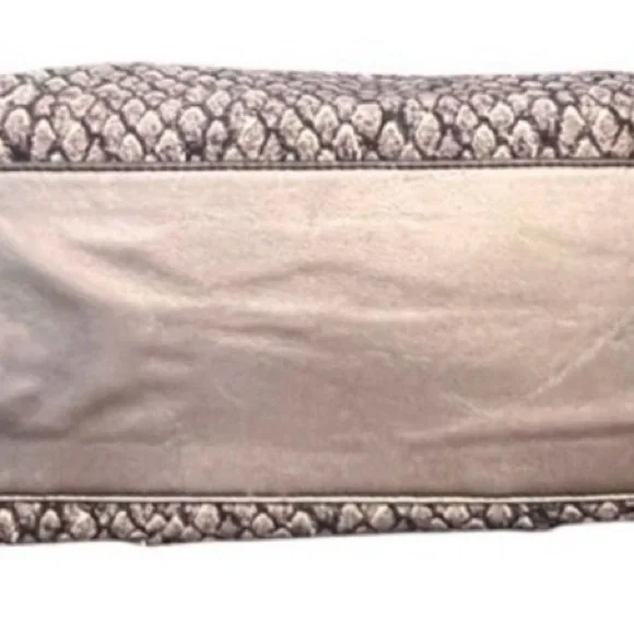 COACH "Taylor" Python Snake
Print Alexis Carryall
Shoulder Bag - Picture 9 of 15